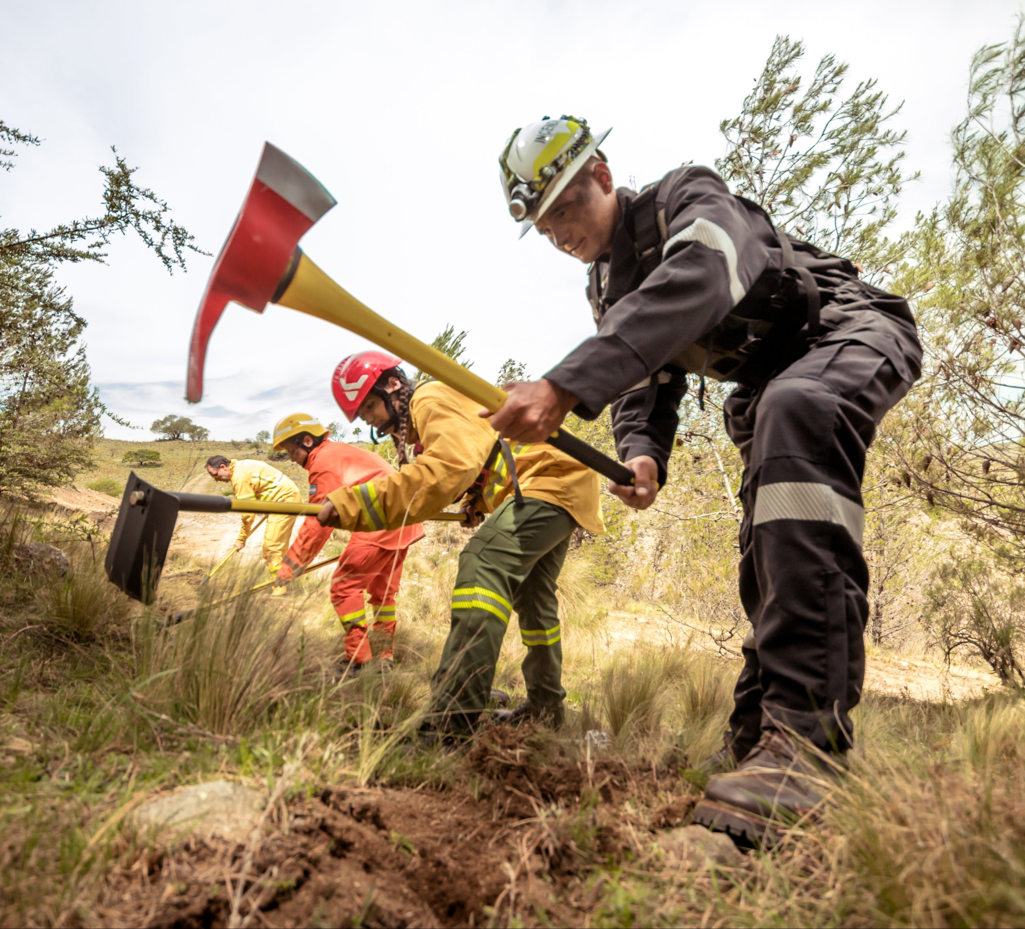 Sekira gasilska z ročajem fiberglass INFOREST